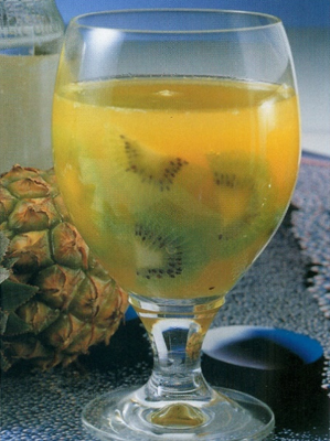 Ananas Kiwi Bowle